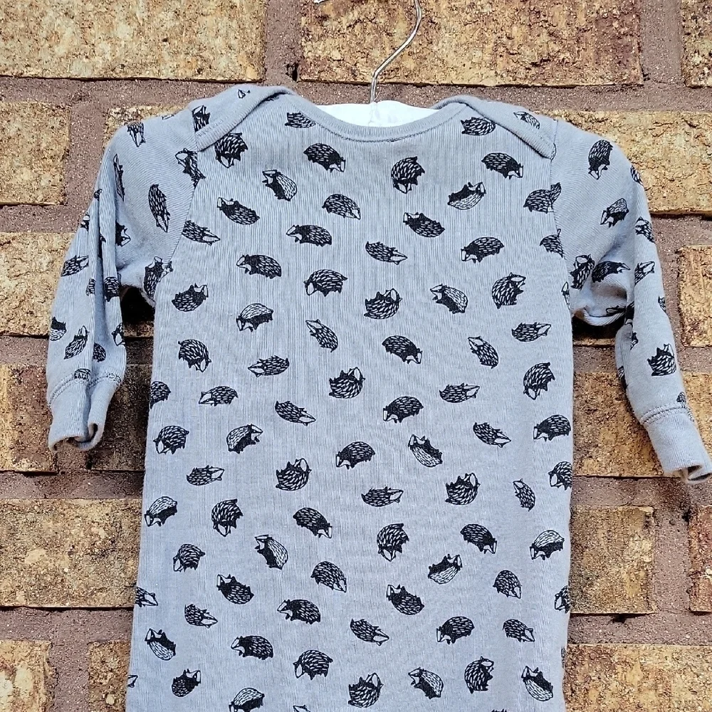Old Navy Gray and Black Hedgehog One Piece With Button Snap Botton 3-6 Months